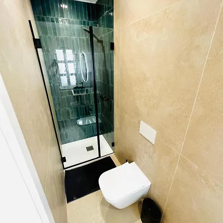 Luxury Flat In Lisbon, Ideal For Tourists Апартаменты *